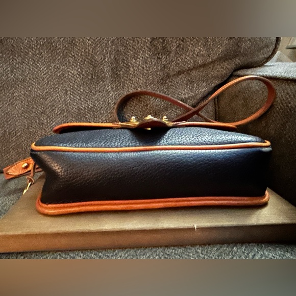 Beautiful vintage Dooney & Bourke shoulder bag/crossbody in navy blue AWL. - Picture 3 of 16